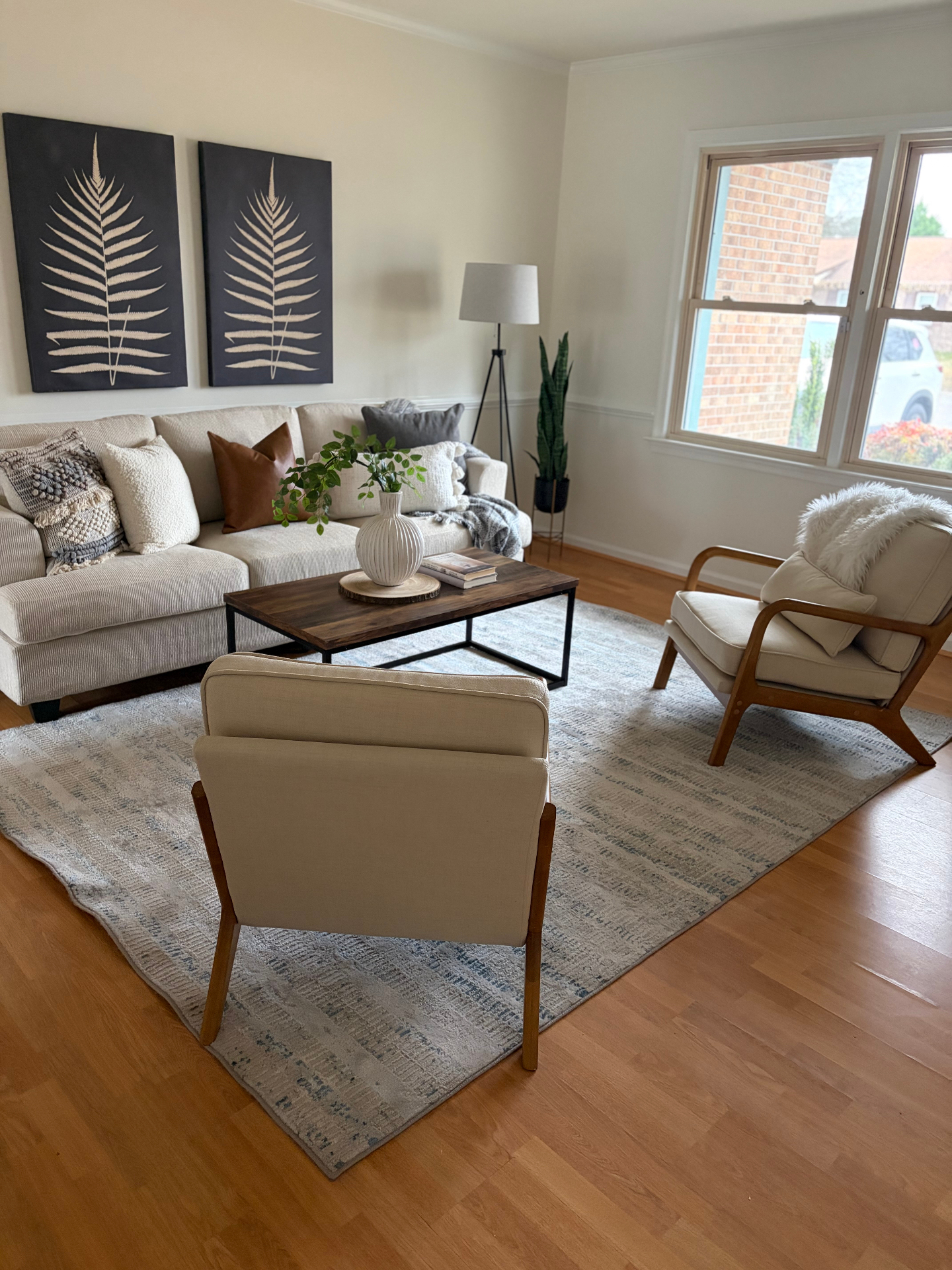 Immaculate living room